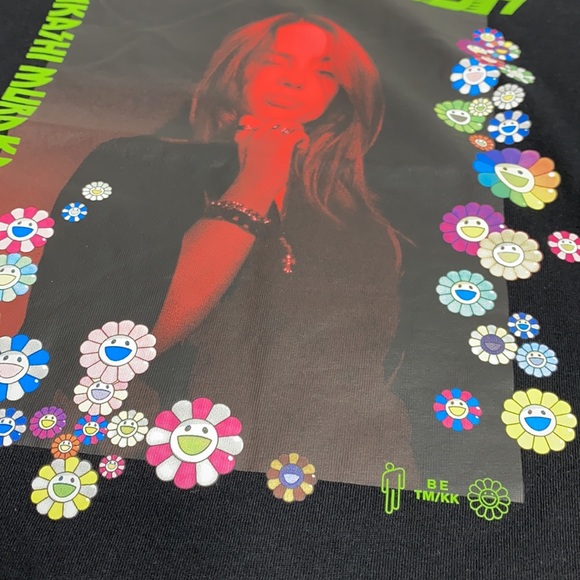 Uniqlo x Billie Eilish x Takashi Murakami tee - Picture 3 of 4